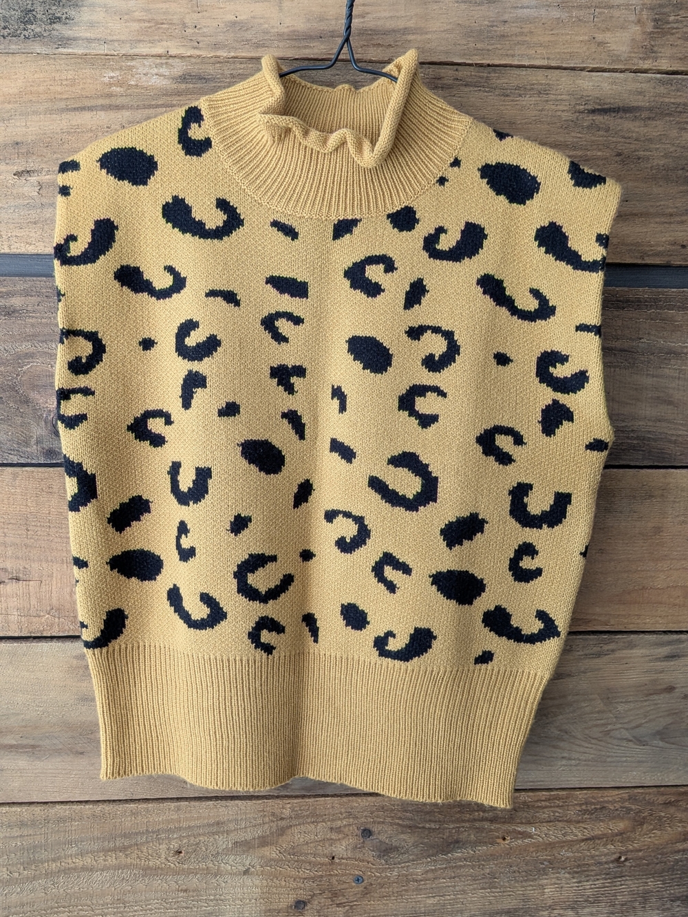 3/25$ ‼️Mustard Animal Print Mock Neck Sweater Vest